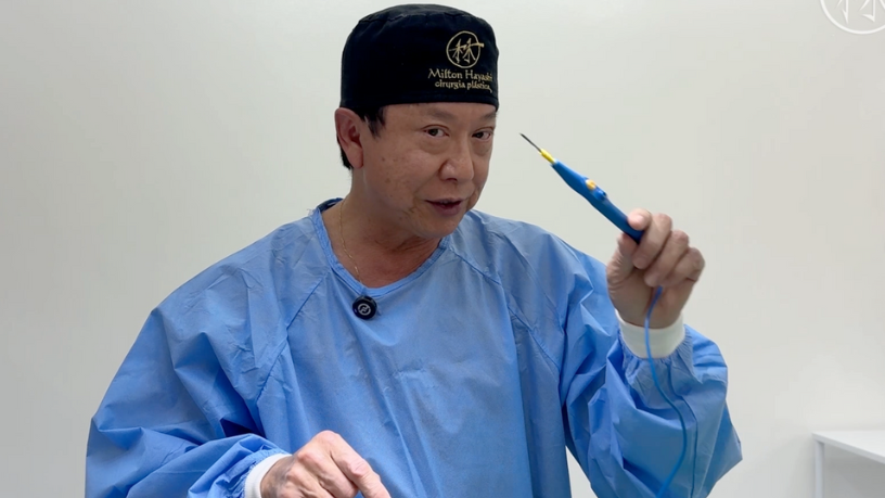 Dr. Milton Seigi Hayashi esclarece dúvidas sobre dor e recuperação em cirurgias plásticas.