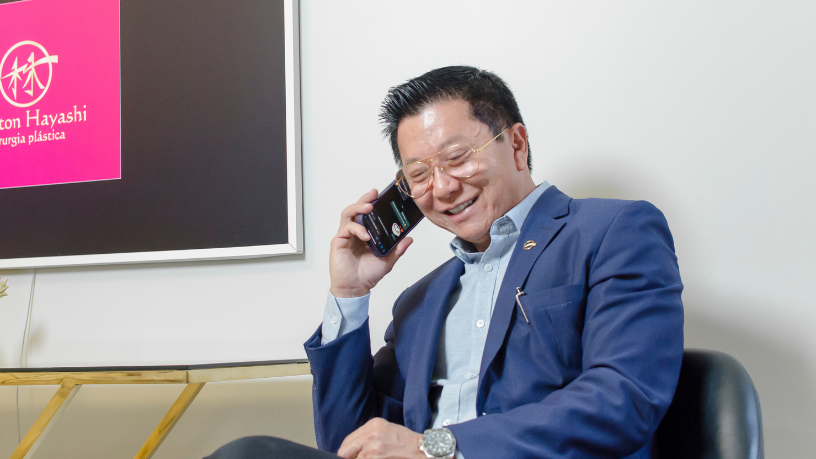 Resultados naturais em cirurgia plástica dependem de técnica, planejamento e experiência, destaca Milton Seigi Hayashi.