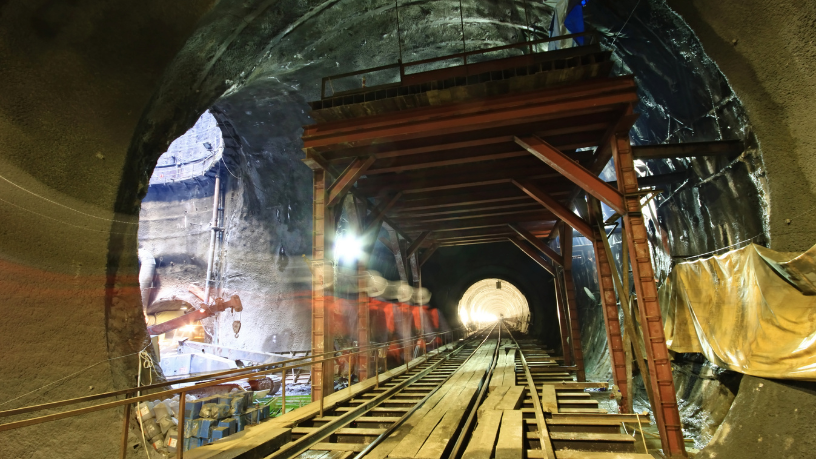 Túneis para energia e mobilidade ganham protagonismo com o avanço das obras subterrâneas no cenário global. Paulo Roberto Gomes Fernandes analisa essa tendência estratégica.
