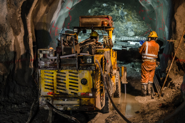 O crescimento global das obras subterrâneas impulsiona uma nova escala de túneis para energia e mobilidade. Paulo Roberto Gomes Fernandes destaca a evolução tecnológica do setor.