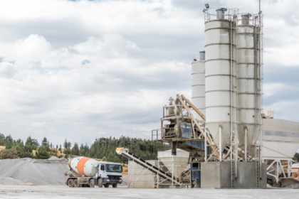 Planejamento financeiro para pequenas indústrias de artefatos de cimento ganha clareza com a análise de Valderci Malagosini Machado sobre organização e crescimento sustentável.