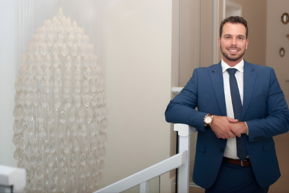 Felipe Rassi analisa como a taxa Selic influencia diretamente a oferta de créditos estressados e quais movimentos isso provoca no mercado financeiro brasileiro.