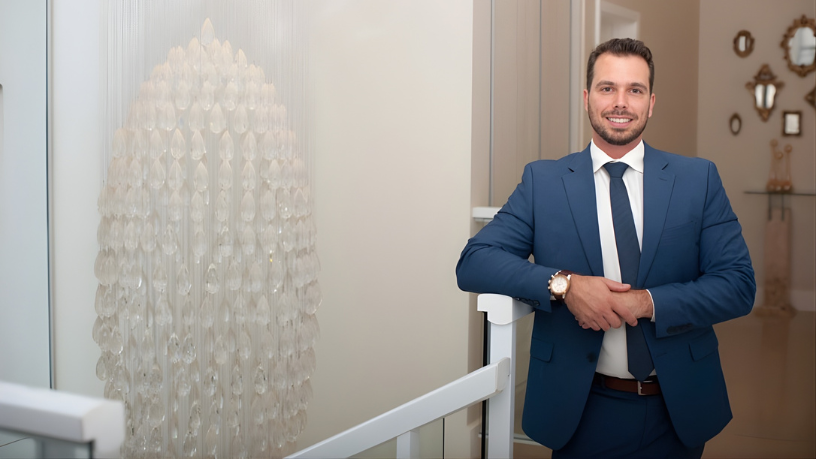 Felipe Rassi analisa como a taxa Selic influencia diretamente a oferta de créditos estressados e quais movimentos isso provoca no mercado financeiro brasileiro.